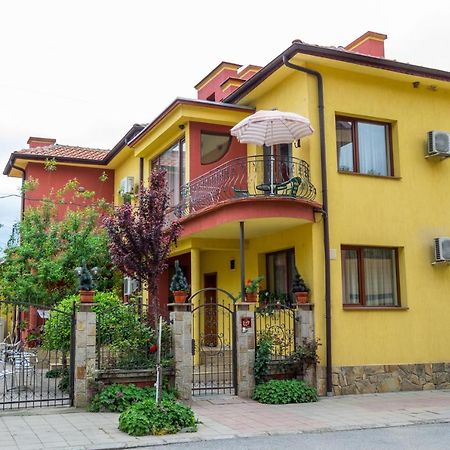 Family Hotel Kavrakovi Pavel Banya Exterior photo