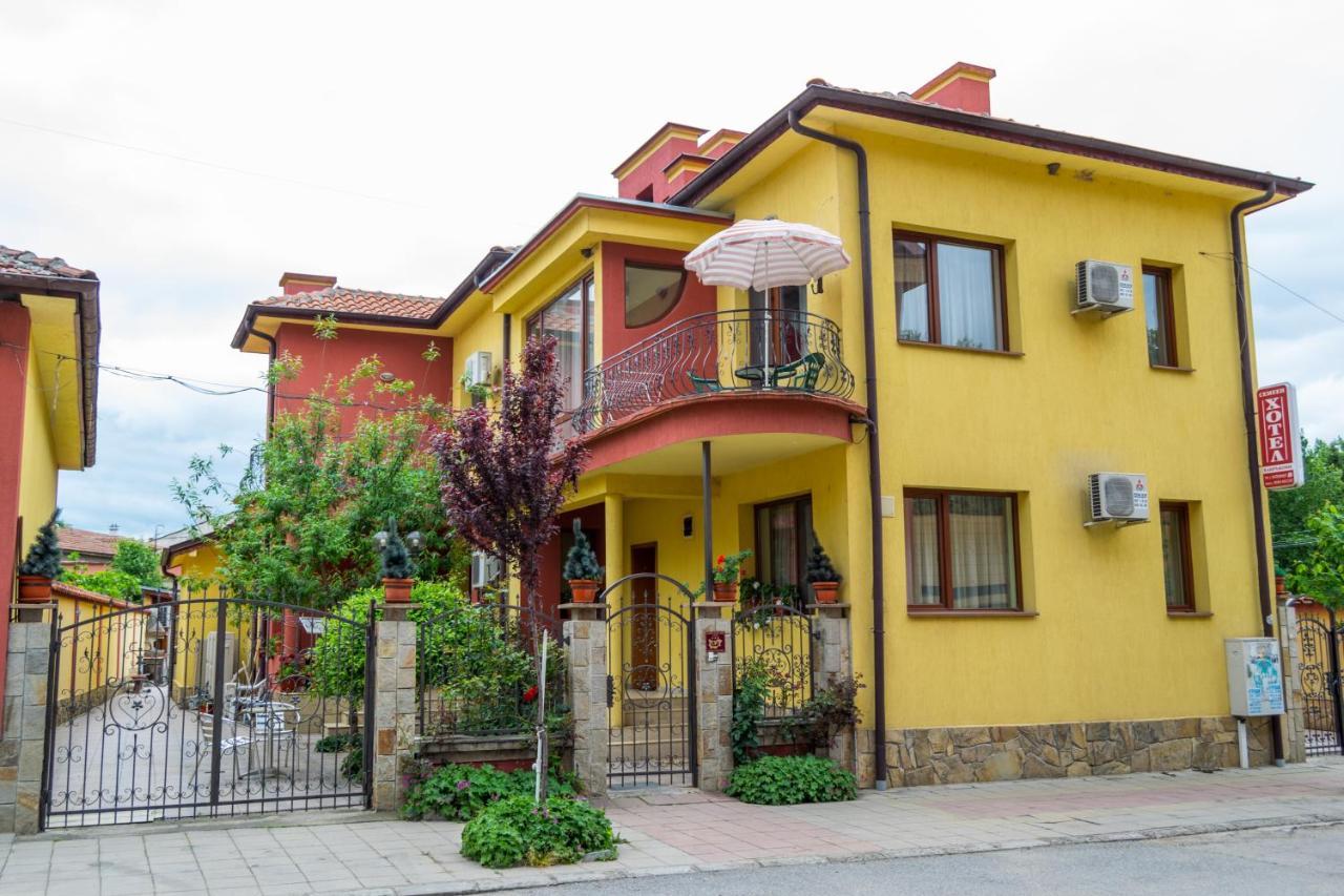 Family Hotel Kavrakovi Pavel Banya Exterior photo